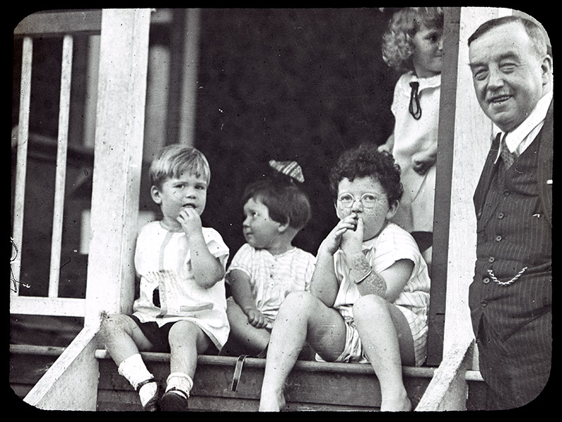 18 - 40. Stationmaster's Children, Babinda.jpg - 18 - Stationmaster's Children, Babinda